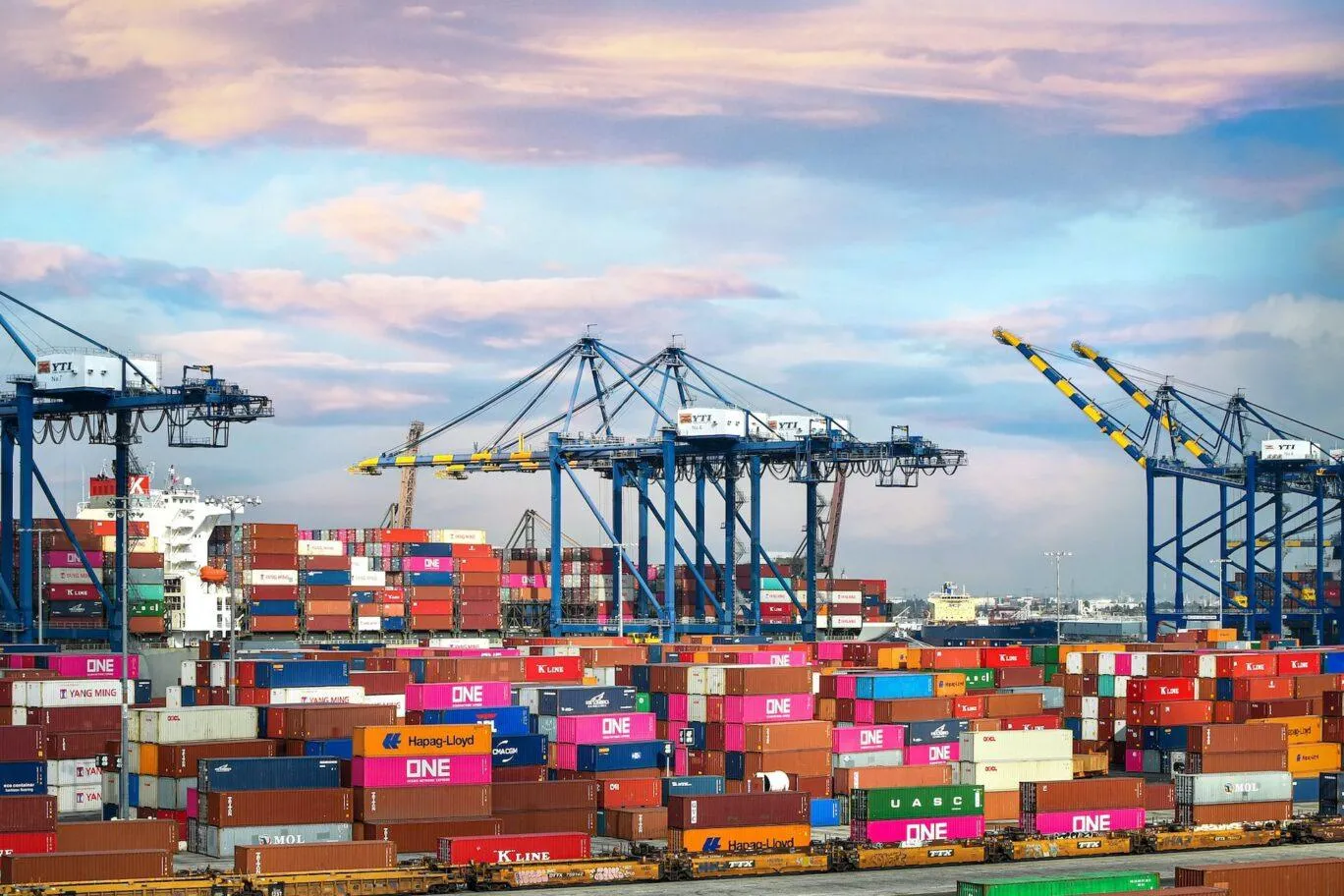 Port Congestion - Photo by Barrett Ward via Unsplash